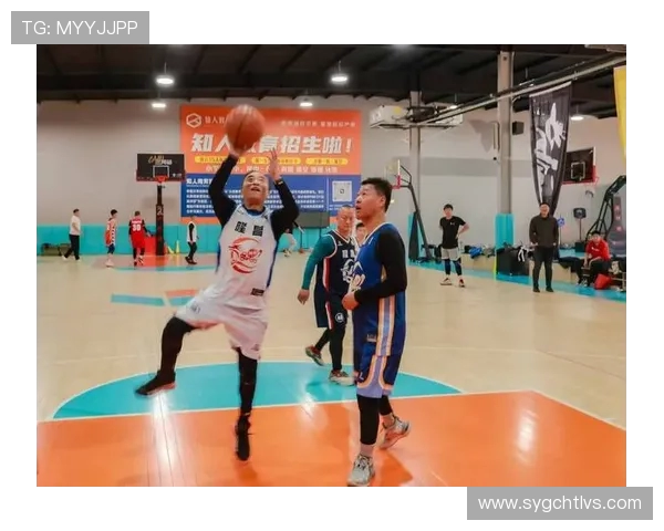 聚焦篮球运动员成长历程与赛场荣耀全面深度解析其坚持与突破之路