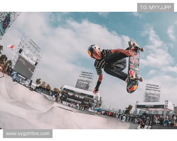 西安滑板队在世界攀岩锦标赛中以56分稳居积分榜首位